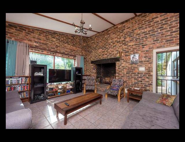 5 BEDROOM HOUSE FOR SALE IN DENNE-OORD